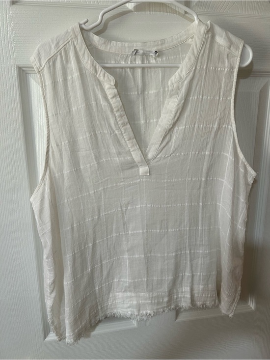 Carve Designs Tops - Carve Designs XL Dylan Tank in white.